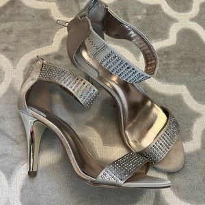 NWOT Alfani cocktail heels/ sandals nude
